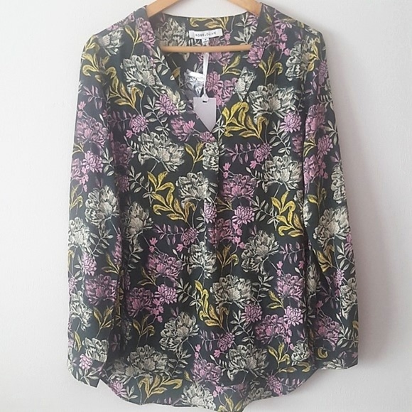 Rose & Olive Tops - NWT ROSE + OLIVE HUNTER GREEN FLORAL BLOUSE